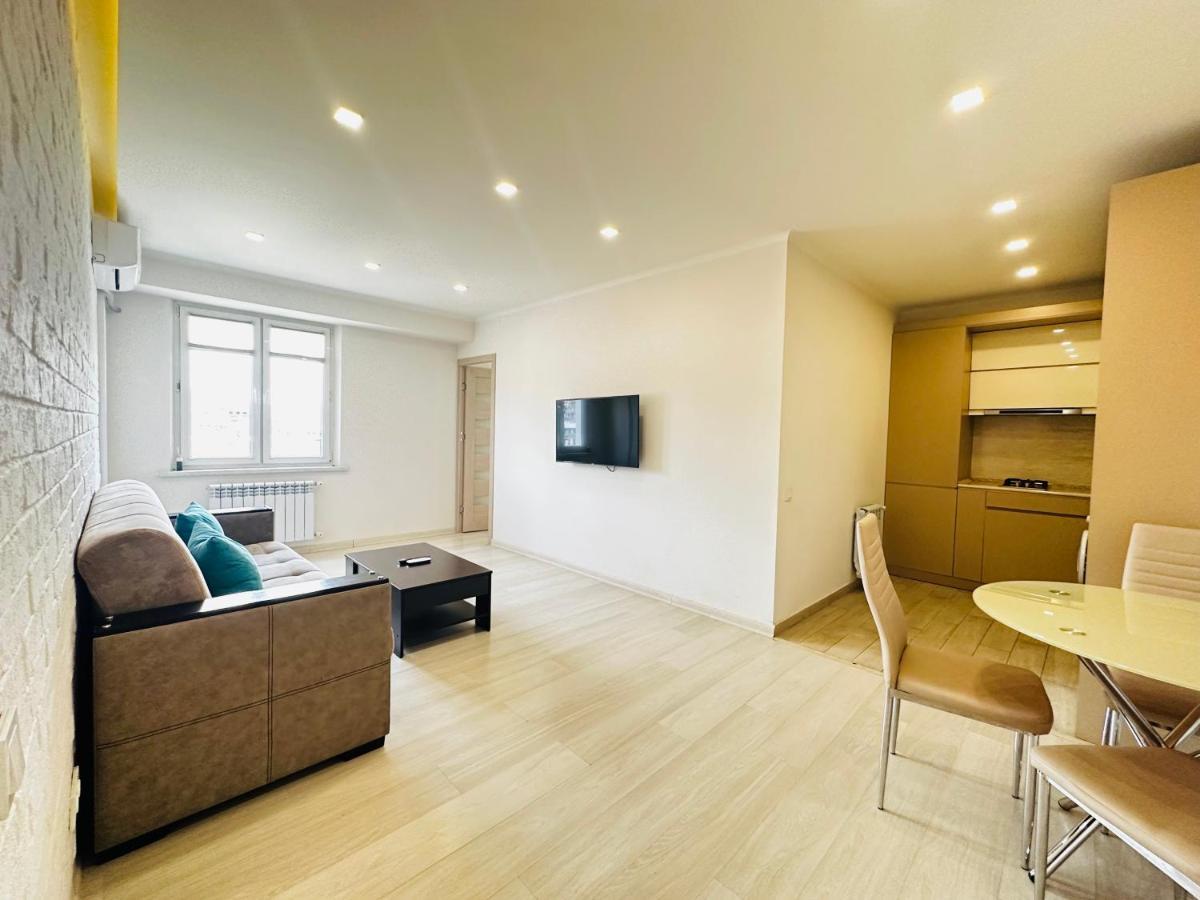 Suite Apartment On Pushkin Street Erevan Exterior foto
