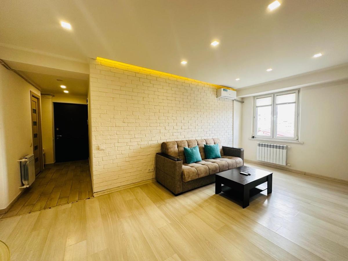 Suite Apartment On Pushkin Street Erevan Exterior foto